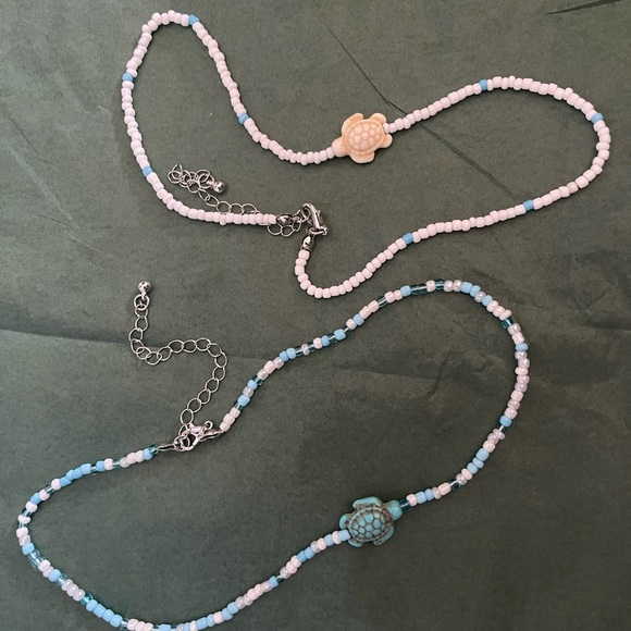 Adrienne - Turtle Pendant Choker. - Picture 6 of 6